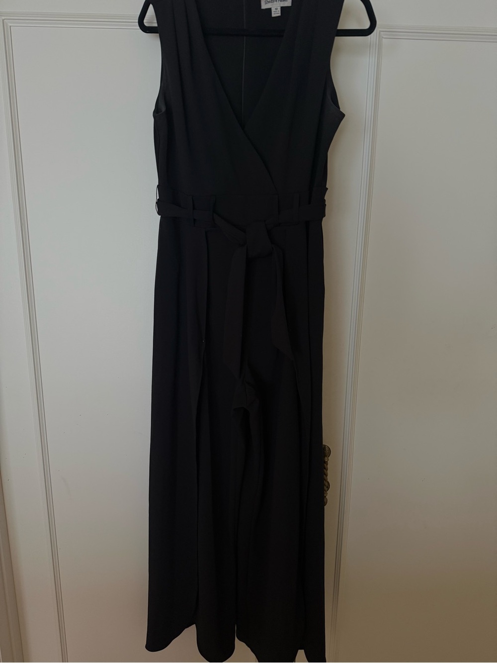 Black Sleeveless V-Necku Jumpsuit with Waist Tie flare open leg